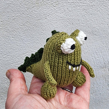 Dinosaur pocket buddy knitting pattern