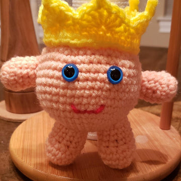 Peachy Queen Amigurumi