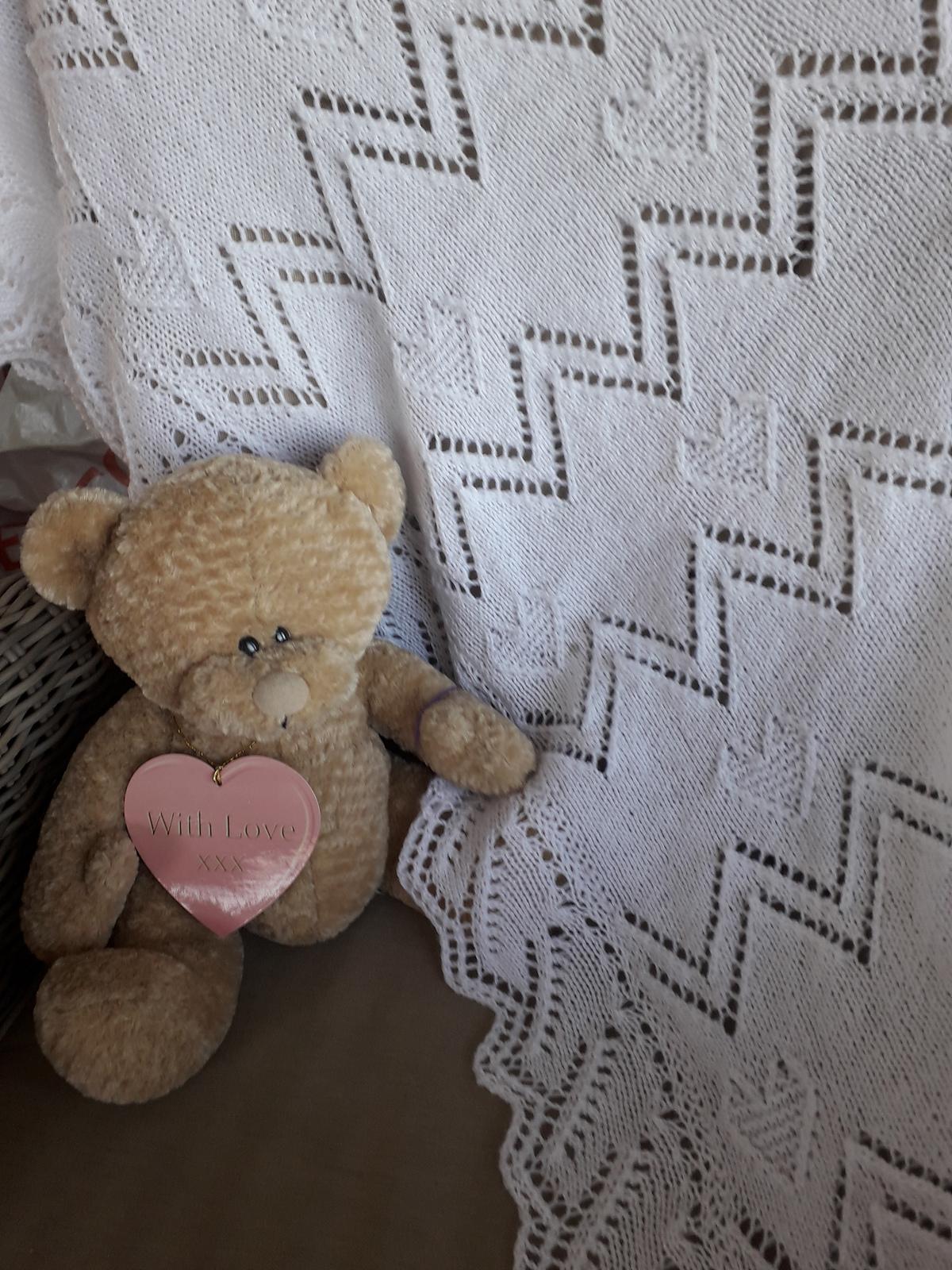 Hearts baby shawl