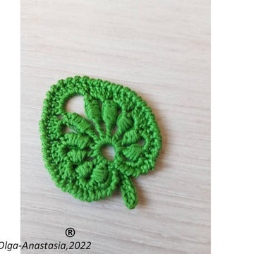 Openwork green leaf crochet