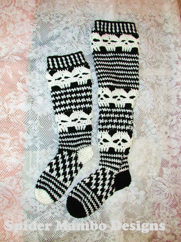 Creepy Skull Knee Socks