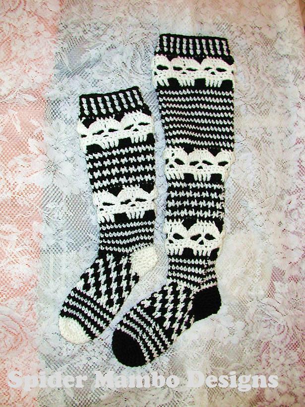 Creepy Skull Knee Socks