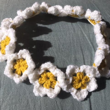 Daisy chain head band