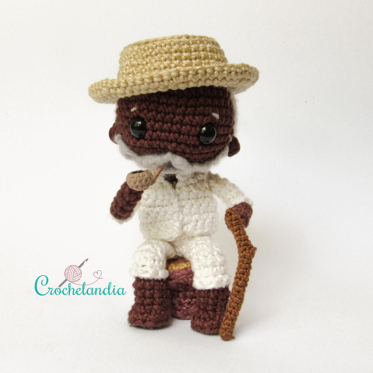 Preto Velho amigurumi doll - crochet pattern by Crochelandia