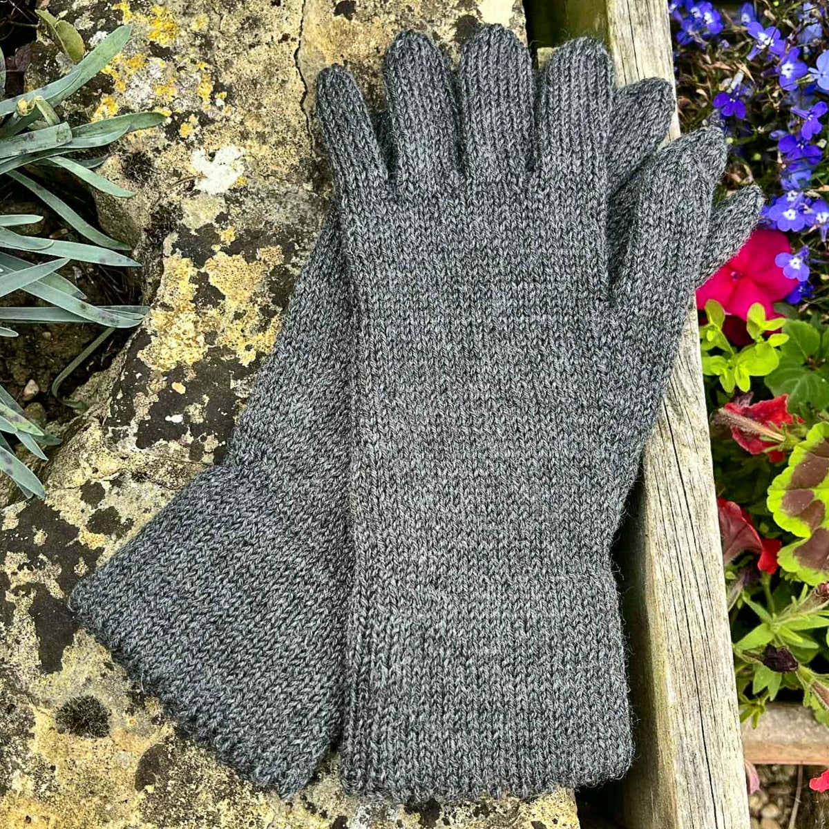 1949 Picot Edged Women's Gloves Knitting Pattern - Vintage Knitting Pattern