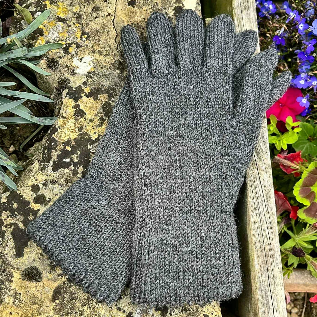 1949 Picot Edged Women's Gloves Knitting Pattern - Vintage Knitting Pattern