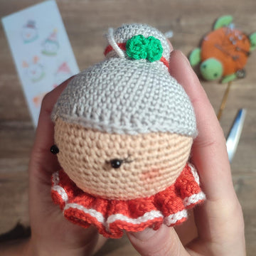Mrs. Sandy Claus Crochet Bauble Pattern
