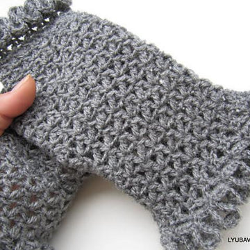 Crochet Wrist Warmers With Ruffled Edges