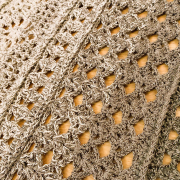 Flat Triangular Scarf "Graia"