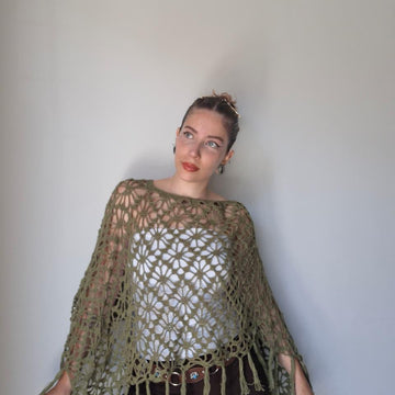 Floresta crochet poncho