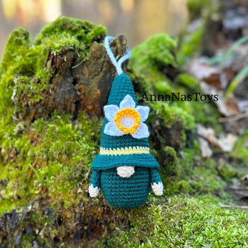 Gnome daffodil keychain