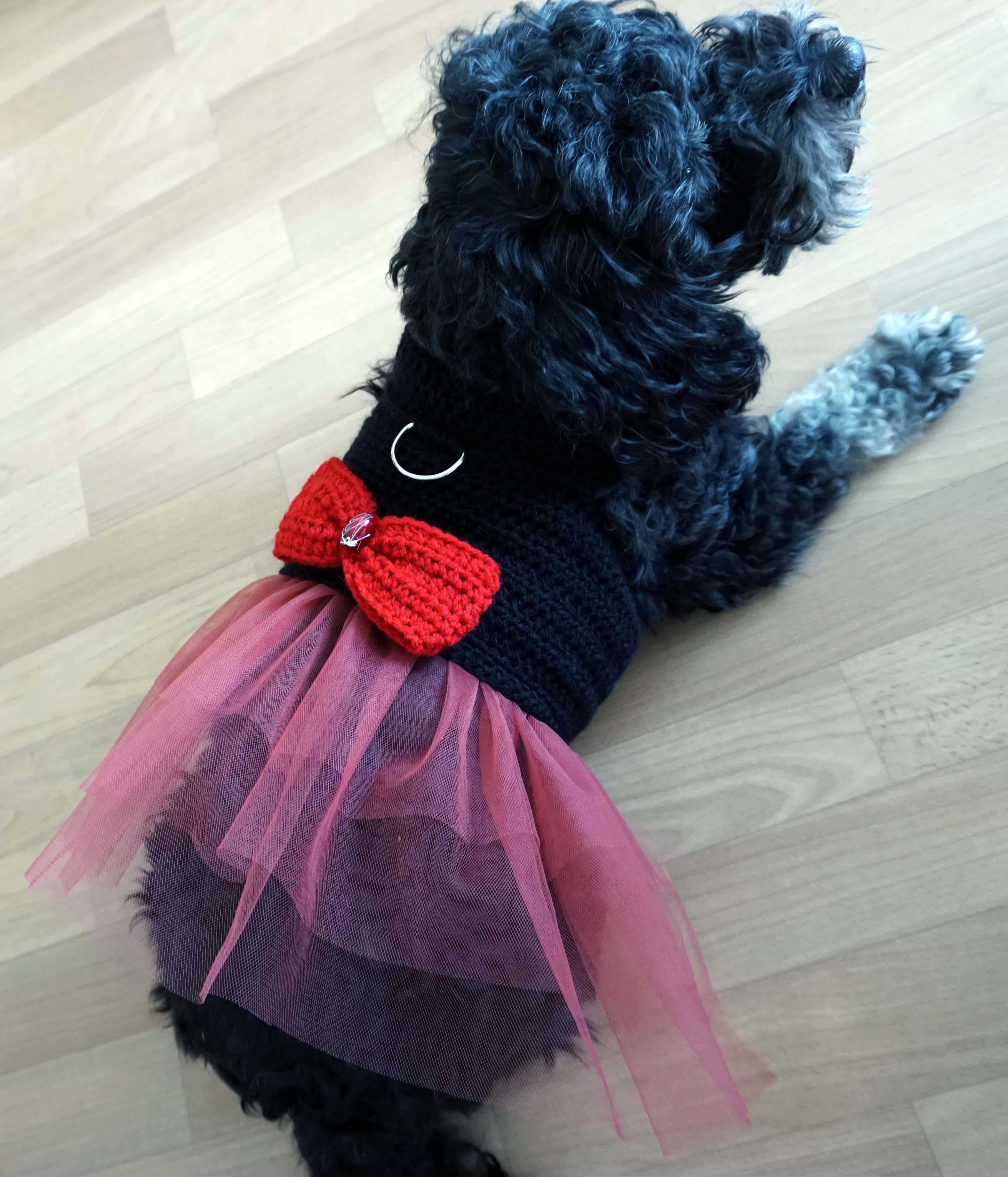 Häkelanleitung Hundegeschirr mit Tüllkleid