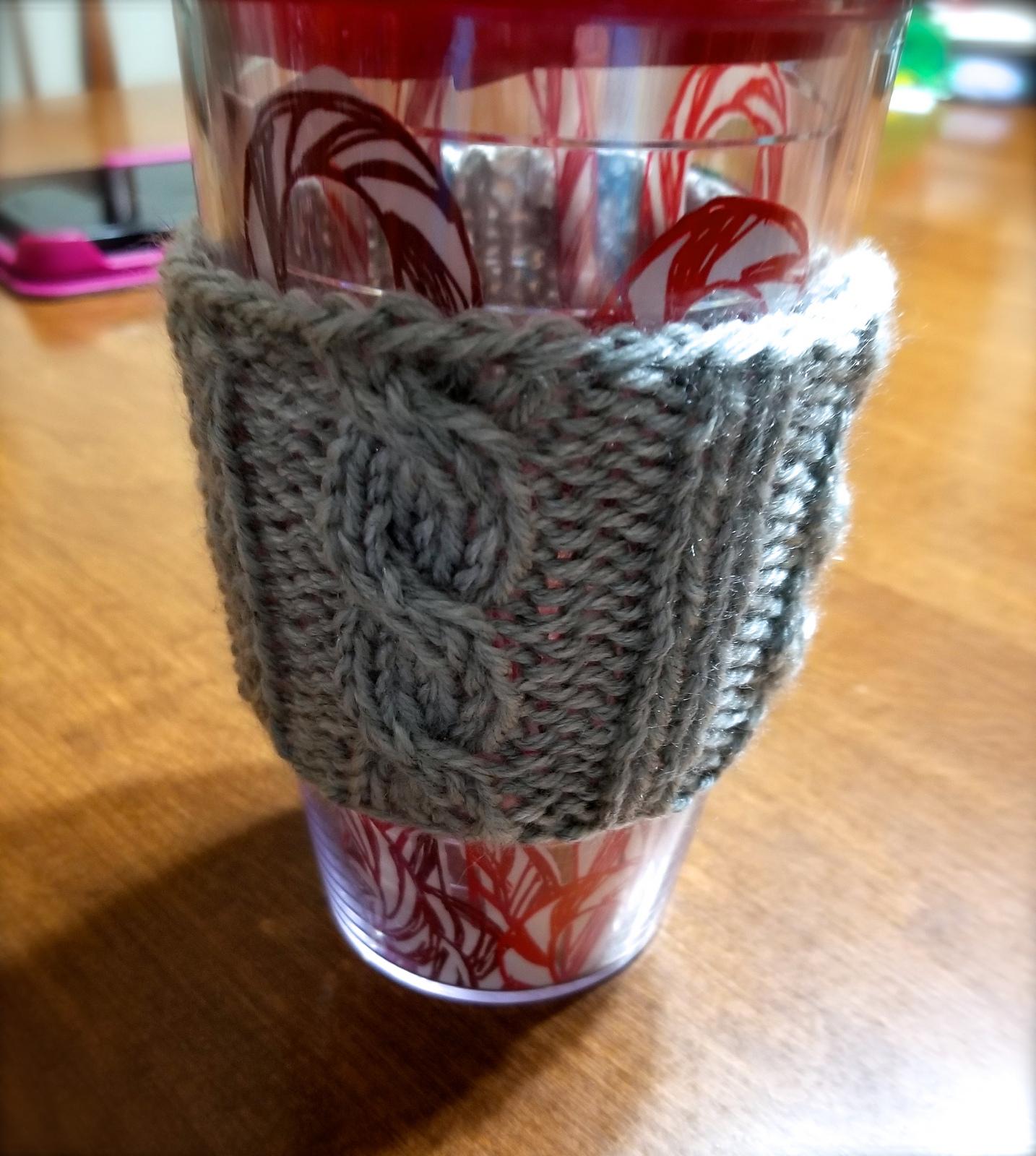 Koselig Cabled Cup Cozy