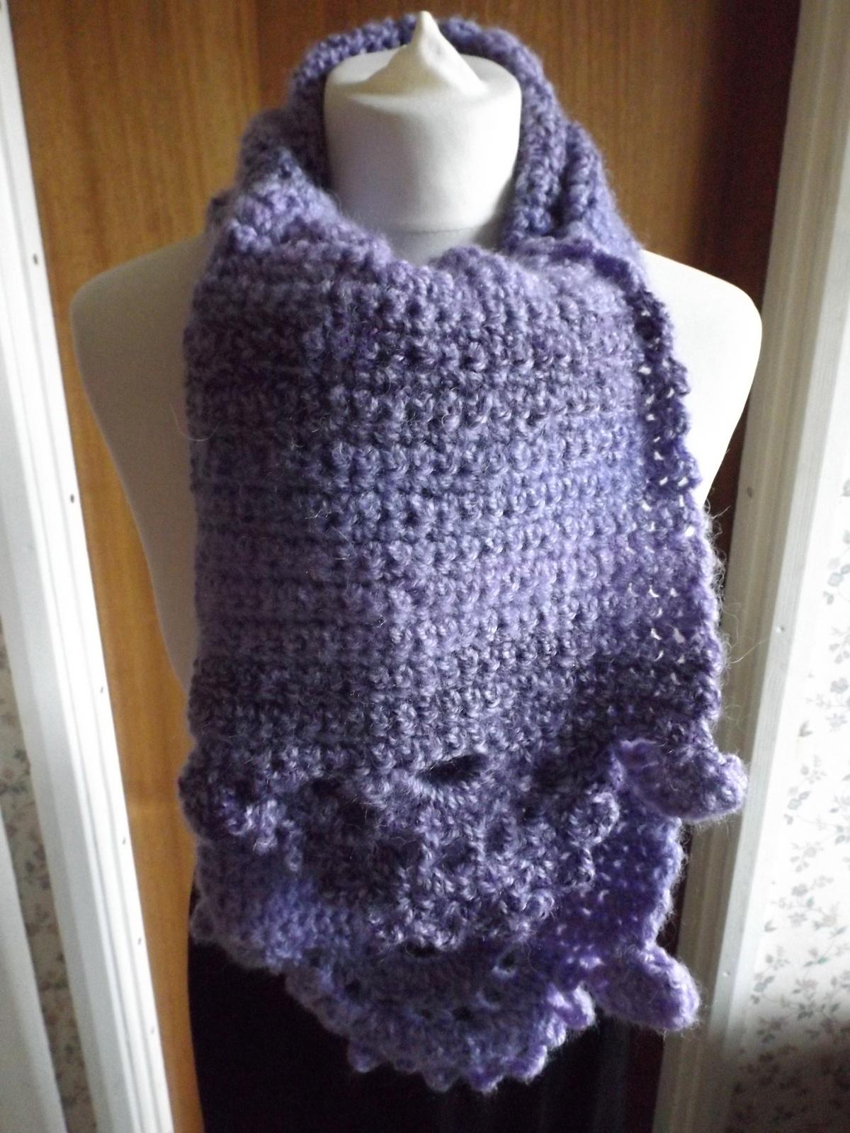 No 22 Chunky Scallop Scarf