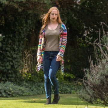 Strickjacke mit bunten Streifen