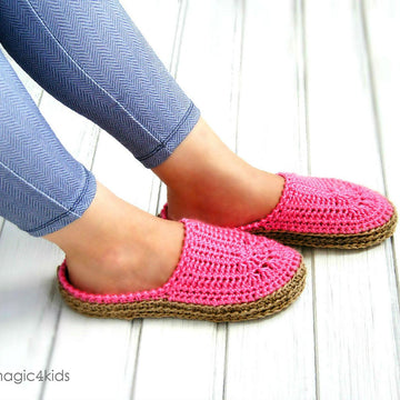 Women's pink clogs