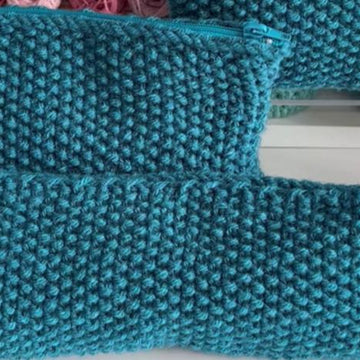 Moss stitch zipper pouch