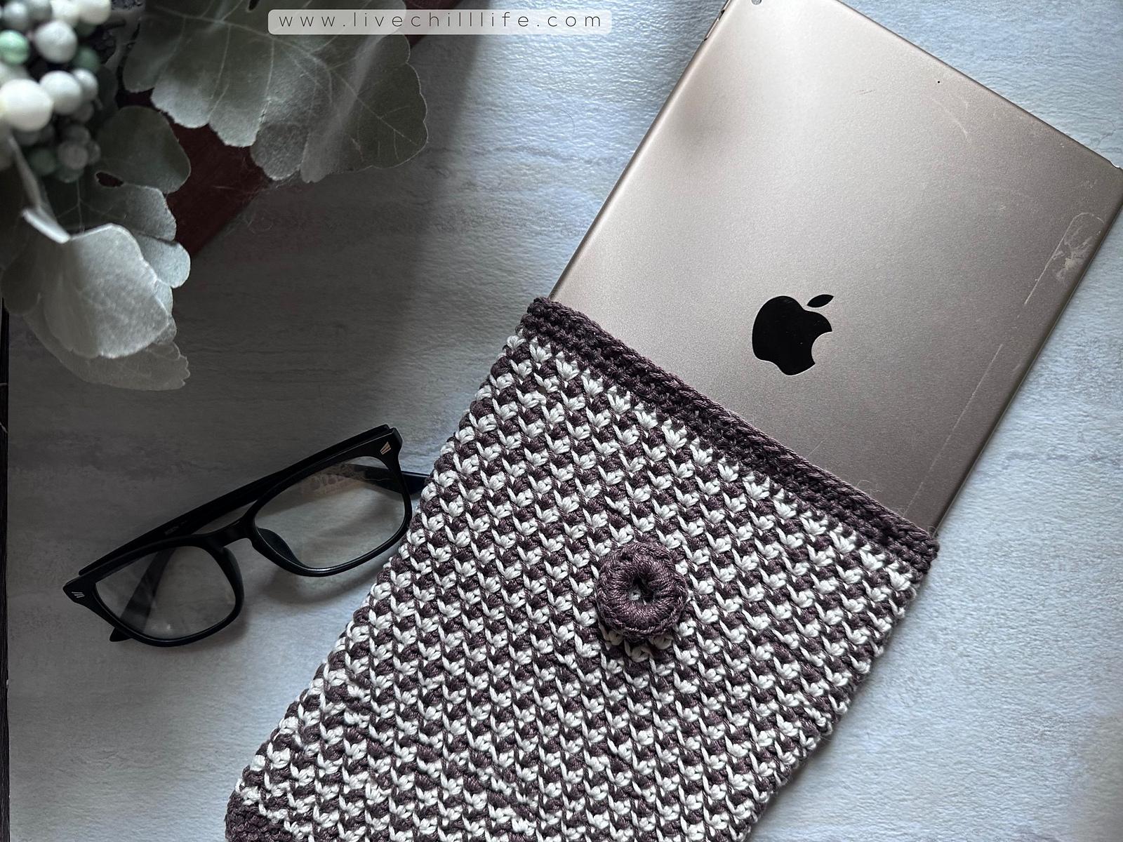 Crochet Device and  book sleeve