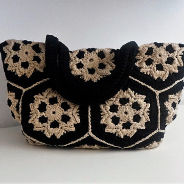 4 Crochet Bag Patterns Black and Beige Inspiration