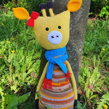 Scrap yarn giraffe