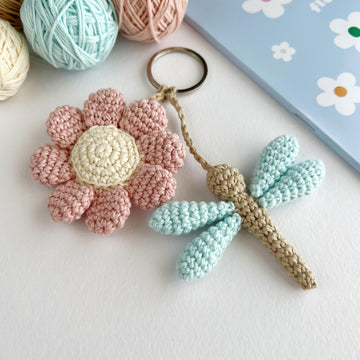Flower and dragonfly No sew crochet pattern keyring Amigurumi charm pattern