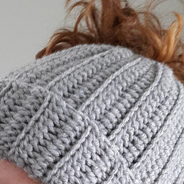 Ribbed stitch ponytail hat