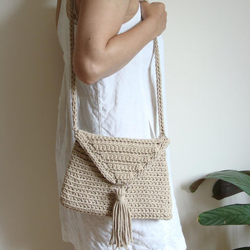 The Crossbody Clutch