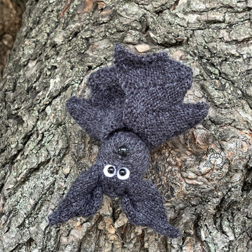 Mini cute Bat knitting flat