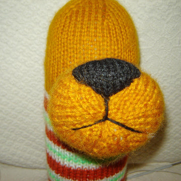 Toy Knitting Patterns -Knit Lion toy made of yarn