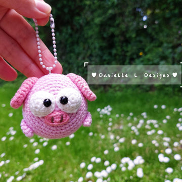 Piggy amigurumi keychain