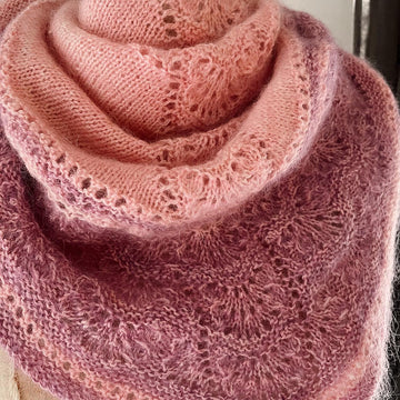 Moira Rose shawl