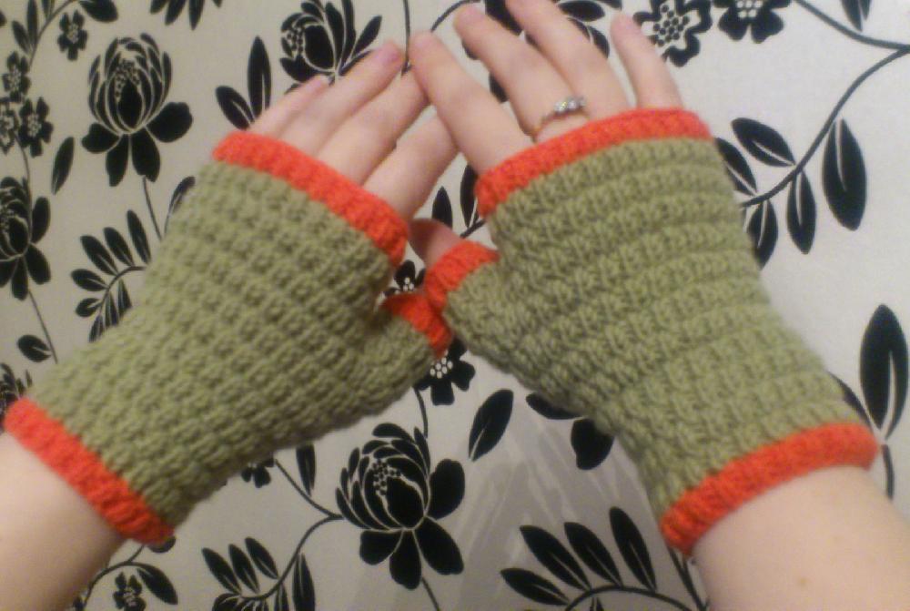 Ladies Funky Stitch Fingerless Gloves