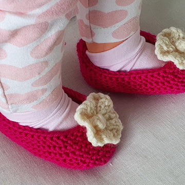 Fiona - Baby shoes with a knitted flower