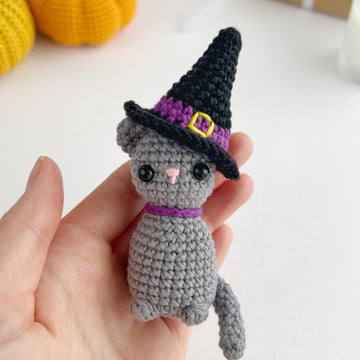 Crochet cat with witch hat pattern Halloween black cat keyring amigurumi Spooky ornament