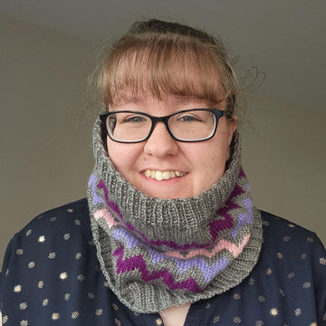 Contrast Chevron Cowl