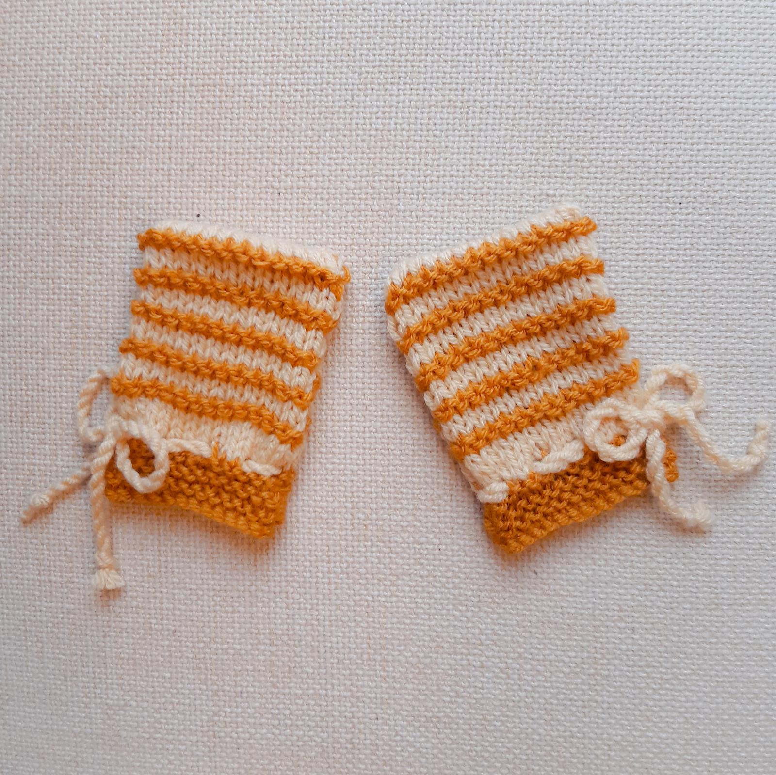 Gold Style Mittens