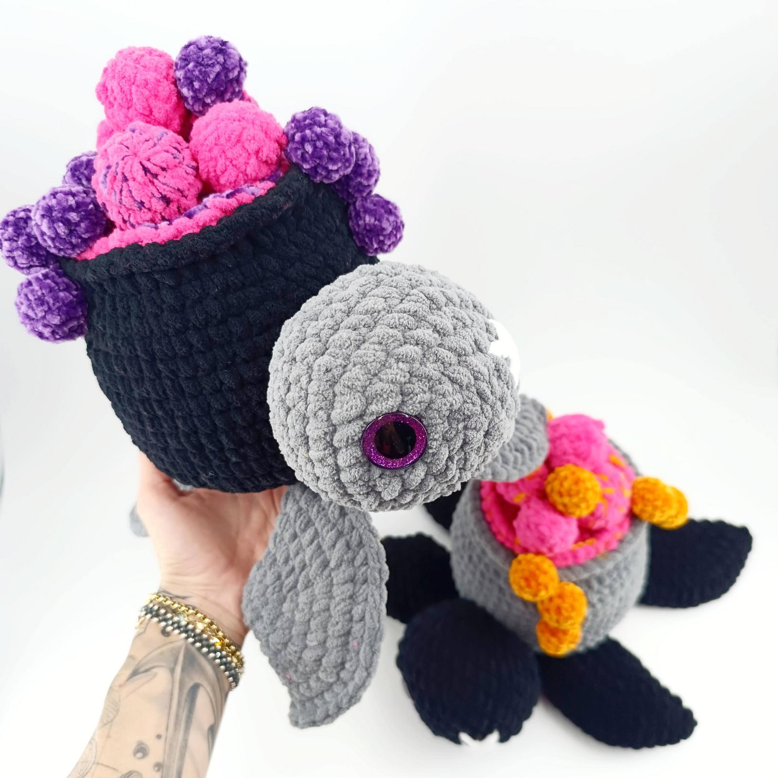 Amigurumi turtle halloween