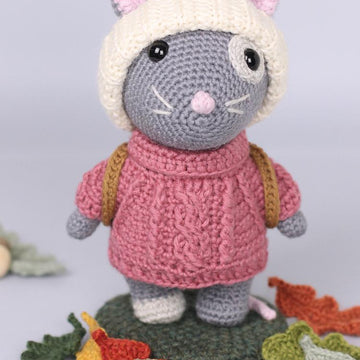 Clover the Mouse in Winter