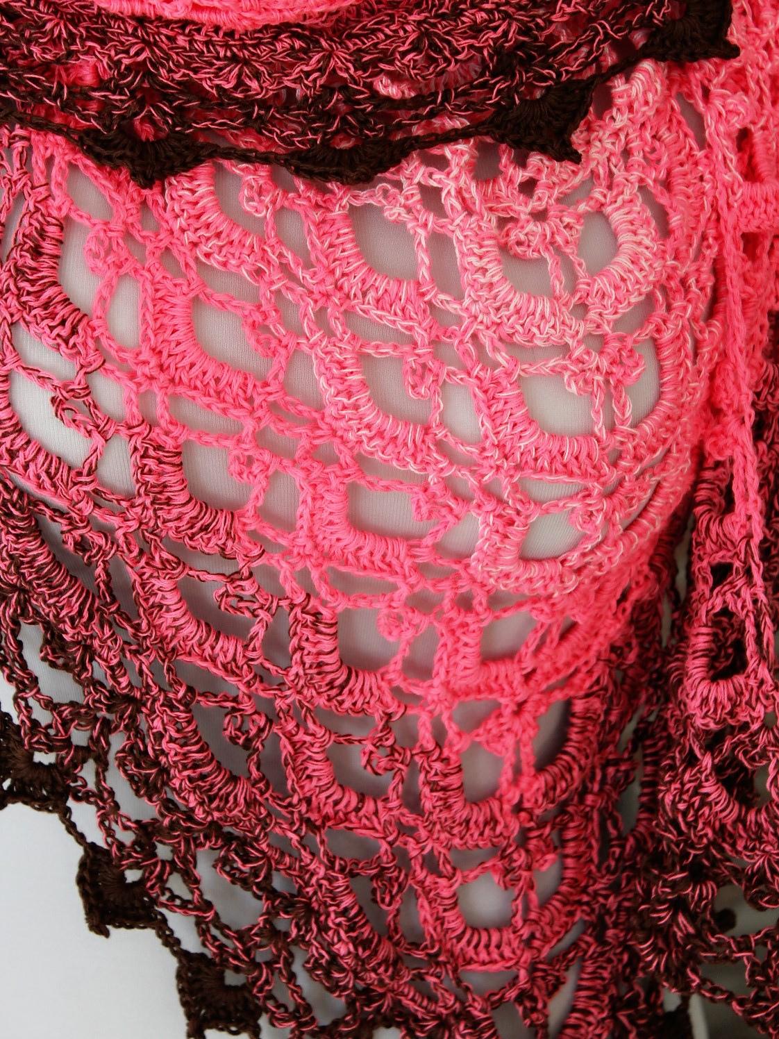 Triangular shawl "Cupcake"