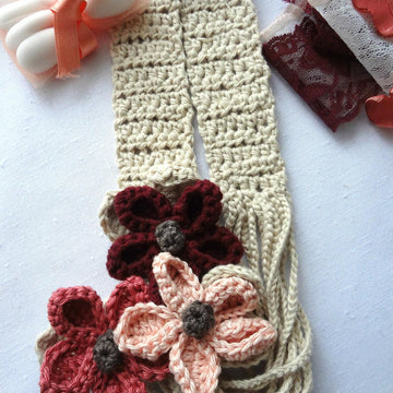 String Flowers Necklace
