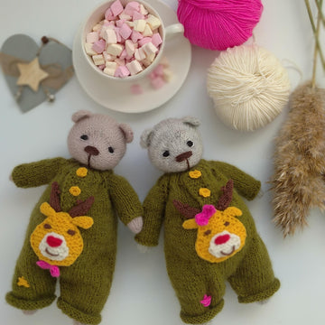 Christmas bear knitting pattern, stuffed knitted doll