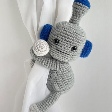 Robot curtain tieback