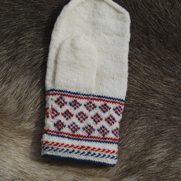 Birch Leaves: Skolt Sámi Knitted Mittens