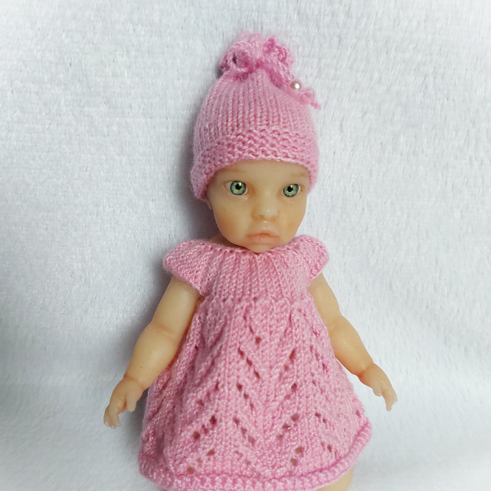 Easy Doll Hat for 9 Inch Dolls