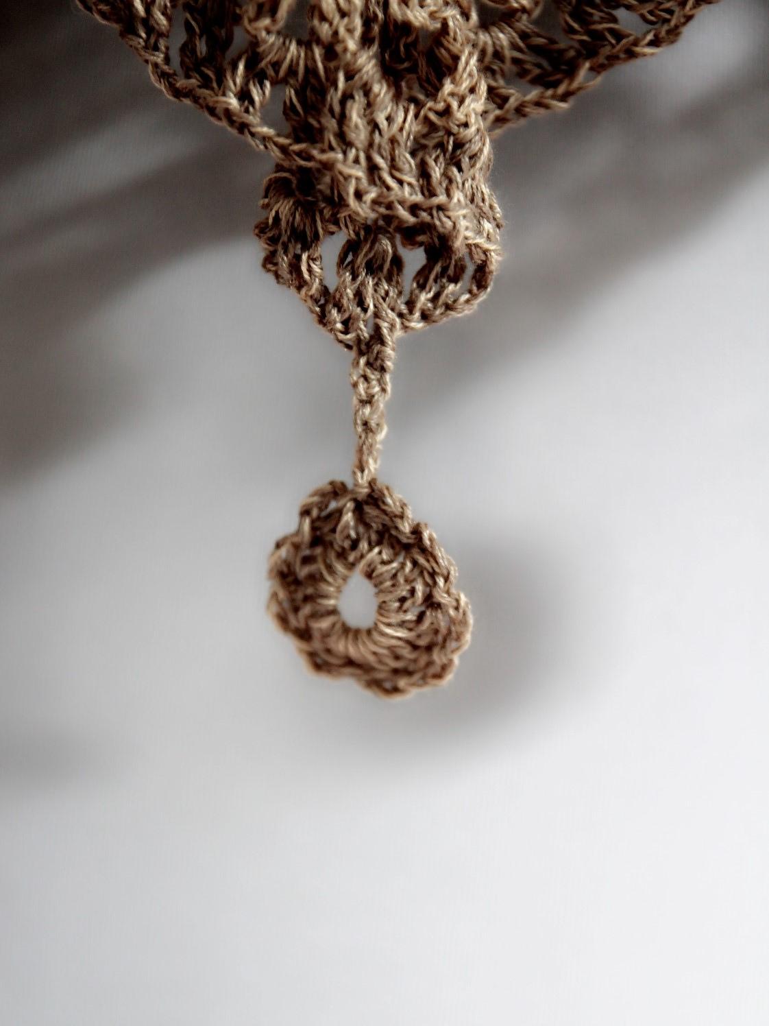 Triangular shawl "desert flower"
