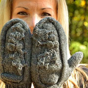 The Holly Mittens