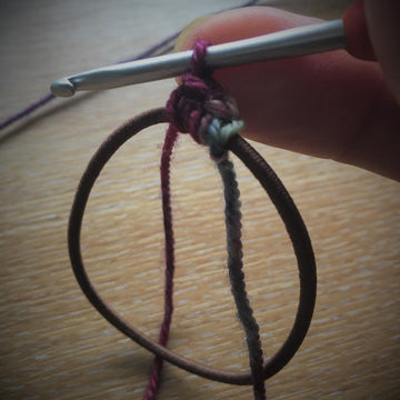 Worm scrunchie