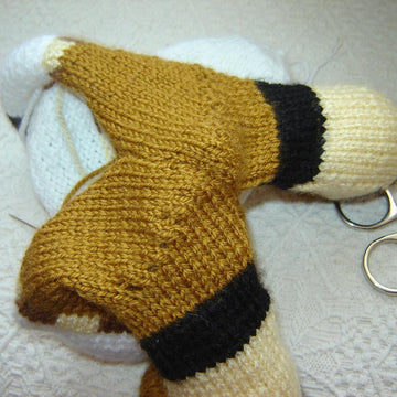 Toy  knitting paterns -Knitted Panda  kung fu