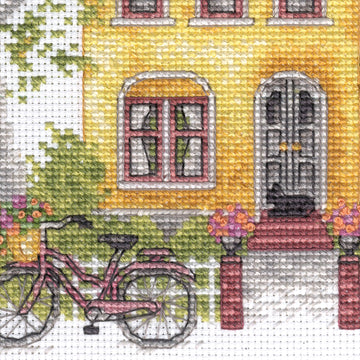 Dimensions Counted Cross Stitch Kit: The Gold Collection: Petite: Yellow House