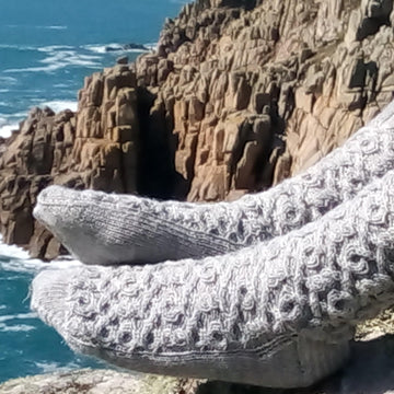 Knitting pattern for men's cabled socks